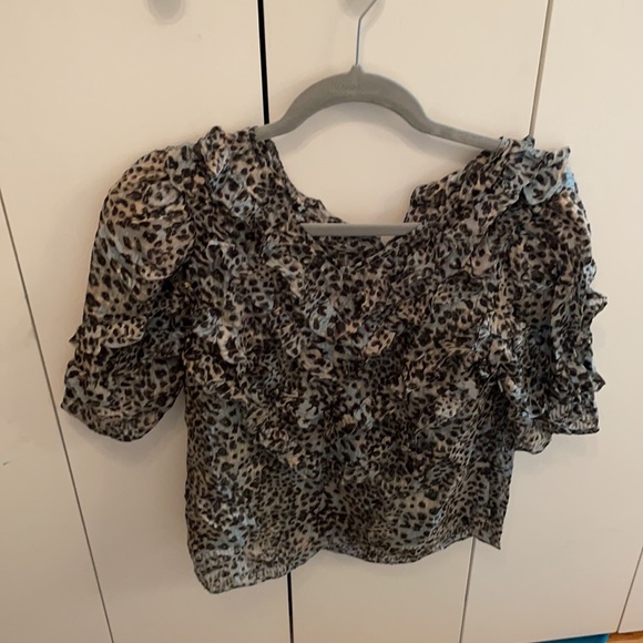 Super cute cheetah print blue blouse! - Picture 4 of 7
